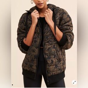 Avec Les Filles Quilted Puffer Jacket in Star Camo Green Black Brown Size S